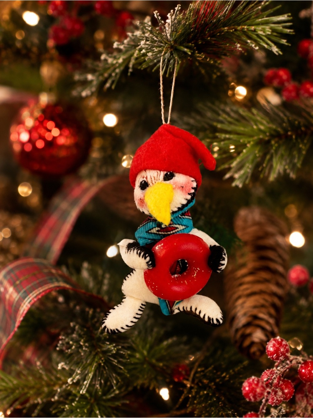 Vintage Annalee 1999 Penguin Christmas Ornament‎